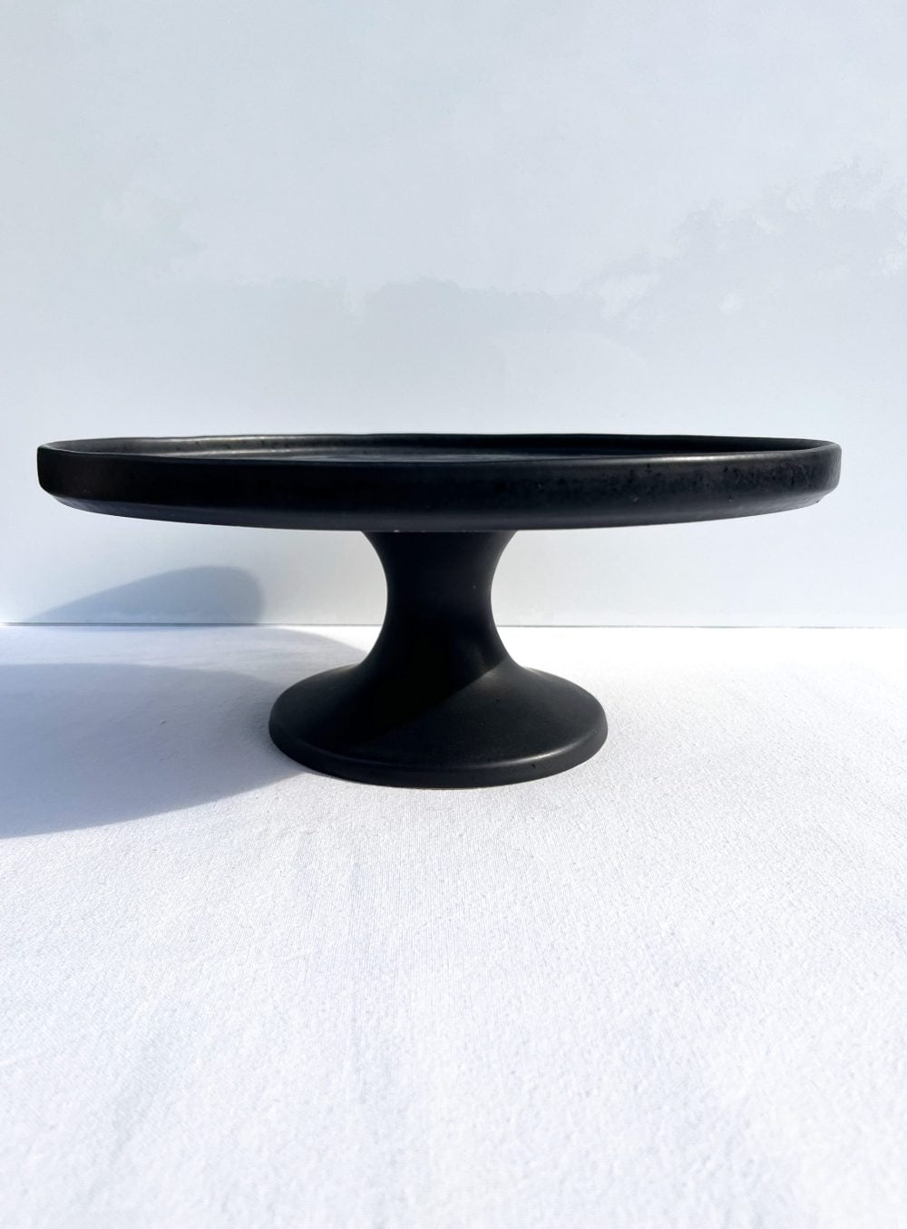 black cake plate - exclusive handmade ceramics - modern portuguese black tableware at UNRO