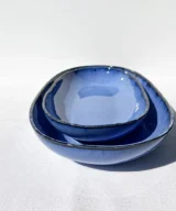 plats de service en céramique bleue
